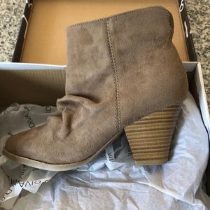 New never been worn shoes